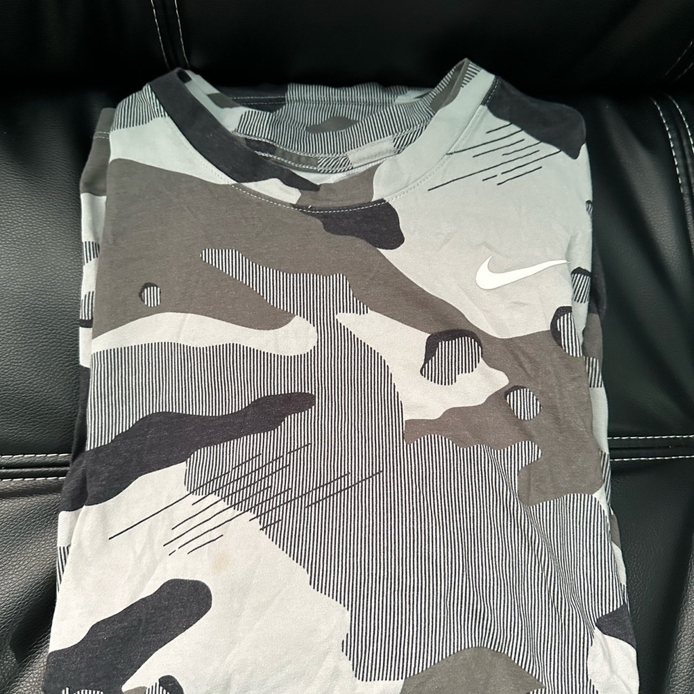 Nike Dei-Fit Tee